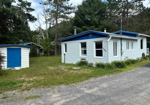 Bungalow à vendre - 240 Ch. des Cèdres N., Lac-aux-Sables, G0X1M0