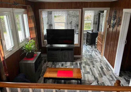 Maison à vendre - 240 Ch. des Cèdres N., Lac-aux-Sables, G0X 1M0