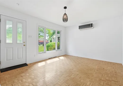 Maison à vendre - 906 Rue Desnoyers, Farnham, J2N 2E4