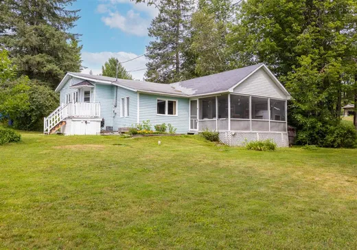 Bungalow for sale - 40 Rue des Chênes, Ste-Catherine-De-Hatley, J0B1W0