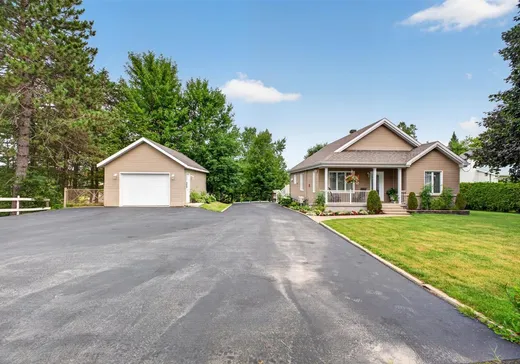 Bungalow for sale - 1 Rue du Domaine-des-Pins, Saint-Louis-de-Blandford, G0Z1B0