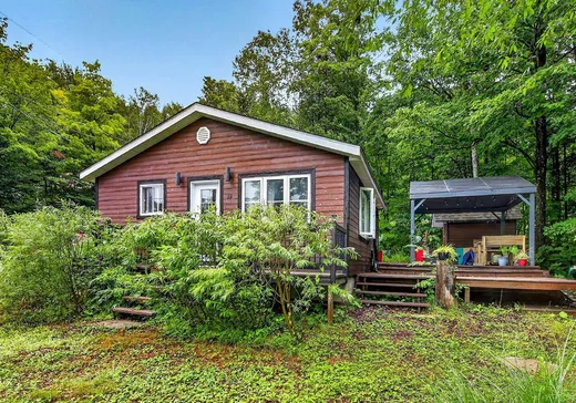 Two or more stories for sale - 22 394e Avenue, Saint-Hippolyte, J8A3A7