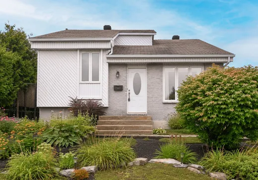 Two or more stories for sale - 195 Rue Chaumontel, Sainte-Thérèse, J7E5H5