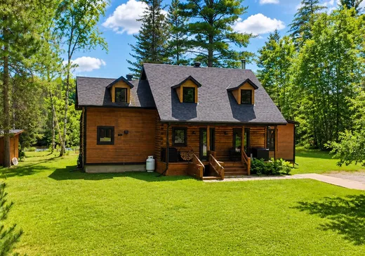 Two or more stories for sale - 637 Ch. des Chevreuils, Rivière-Rouge, J0T1T0