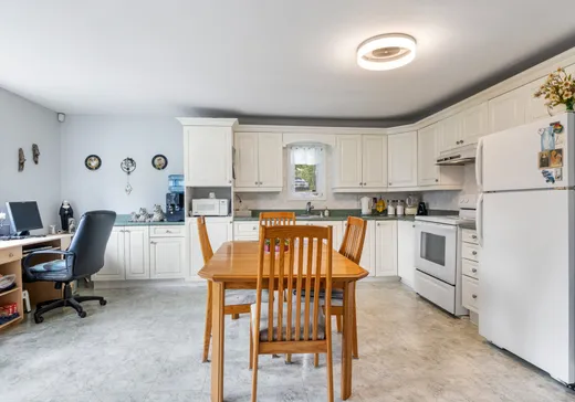 Maison à vendre - 40 Rue des Chênes, Ste-Catherine-De-Hatley, J0B 1W0