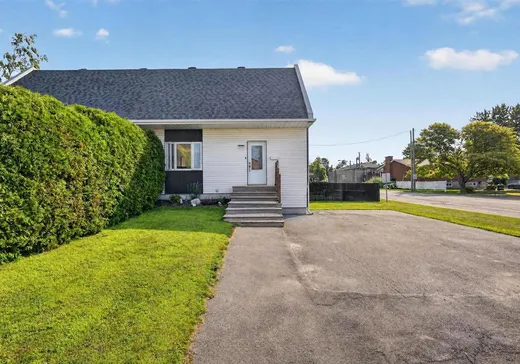 Two or more stories for sale - 333 37e Avenue, Saint-Zotique, J0P1Z0