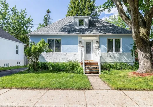 Bungalow à vendre - 1560A Rue St-Germain, Montréal (Saint-Laurent), H4L3S8