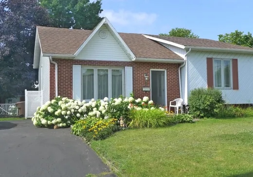 Two or more stories for sale - 9 Rue Jodoin, Victoriaville, G6P9G2
