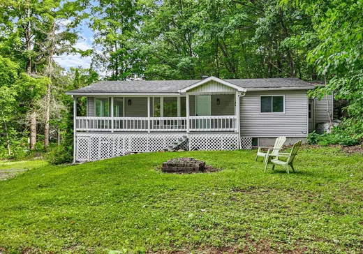 Maison à vendre - 900 Ch. du Lac-Connelly, St-Hippolyte, J8A 2B4