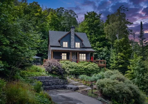 Two or more stories for sale - 9 Ch. des Tilleuls, Saint-Sauveur, J0R1R7