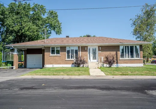 Bungalow à vendre - 61 Rue de la Rivière, Drummondville, J2C3H1