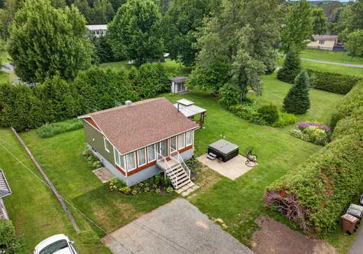 Bungalow à vendre - 125 Rue du Bord-de-l'Eau, Asbestos, J0A1L0