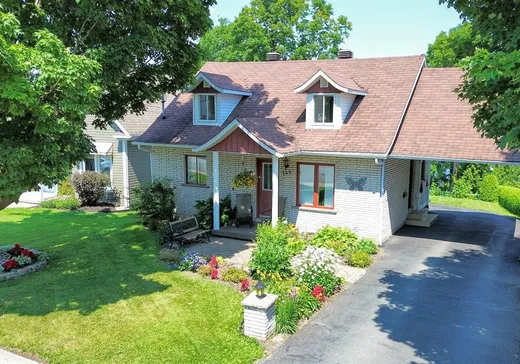 Maison à étages à vendre - 745 Rue Labbé, St-Ferdinand, G0N1N0