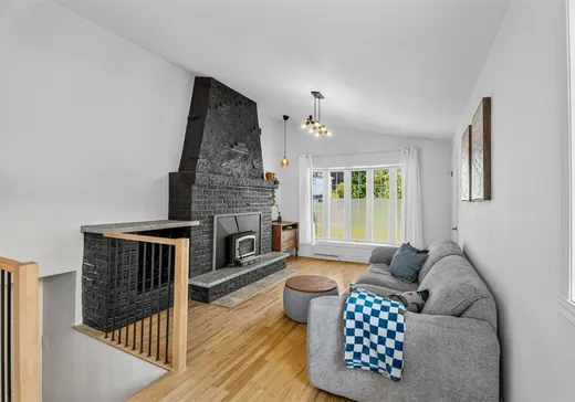 Maison à vendre - 49 Rue L'Auberivière, Laval (Sainte-Rose), H7L 1B6
