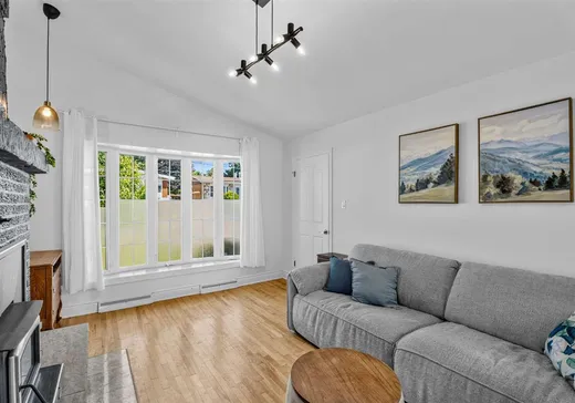 Maison à vendre - 49 Rue L'Auberivière, Laval (Sainte-Rose), H7L 1B6