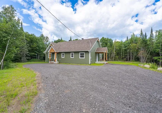 House for sale - 100-100A Rue du Sommet-de-la-Rivière, Sainte-Marguerite-du-Lac-Masson, J0T 1L0