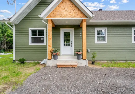 House for sale - 100-100A Rue du Sommet-de-la-Rivière, Sainte-Marguerite-du-Lac-Masson, J0T 1L0