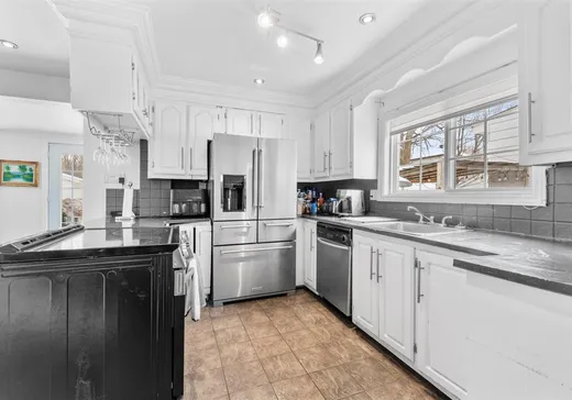 Maison à vendre - 20 Rue Létourneau, Laval (Sainte-Rose), H7L 2E1