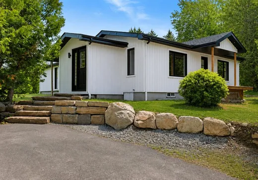 Bungalow for sale - 76 465e Avenue, St-Hippolyte, J8A3E5