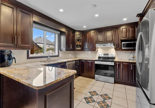Maison à vendre - 225 Rue de Montreux, Laval (Laval-sur-le-lac), H7K 2W1