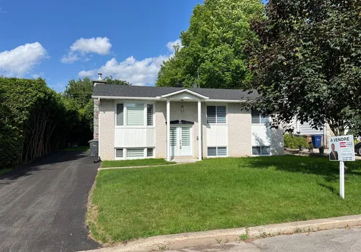 Bungalow à vendre - 915 Rue Desmarchais, Laval (Fabreville), H7R4T1