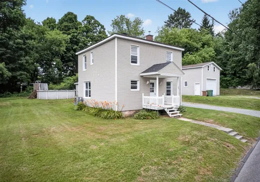 Maison à vendre - 27 Rue Brown, Windsor, J1S 2K7