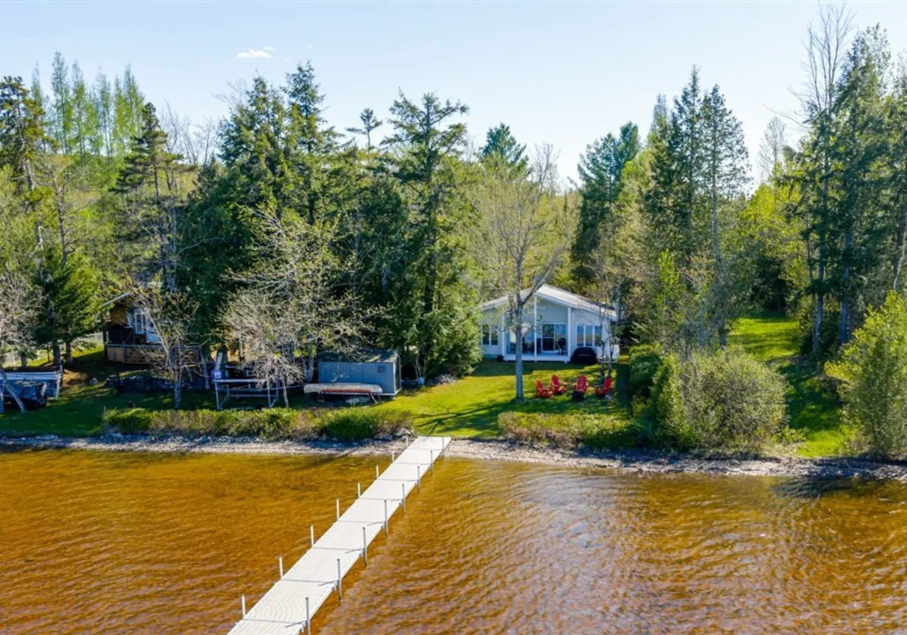 137 Rg Beau-Lac — photo 1