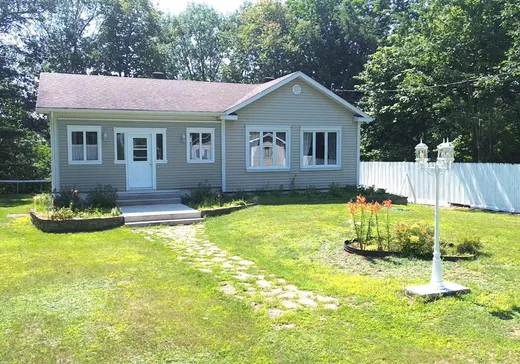 House for sale - 5745 Ch. Hemmings, Saint-Lucien, J0C 1N0