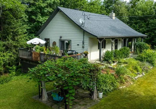 House for sale - 333 Ch. des Pins, Saint-Sauveur, J0R 1K0