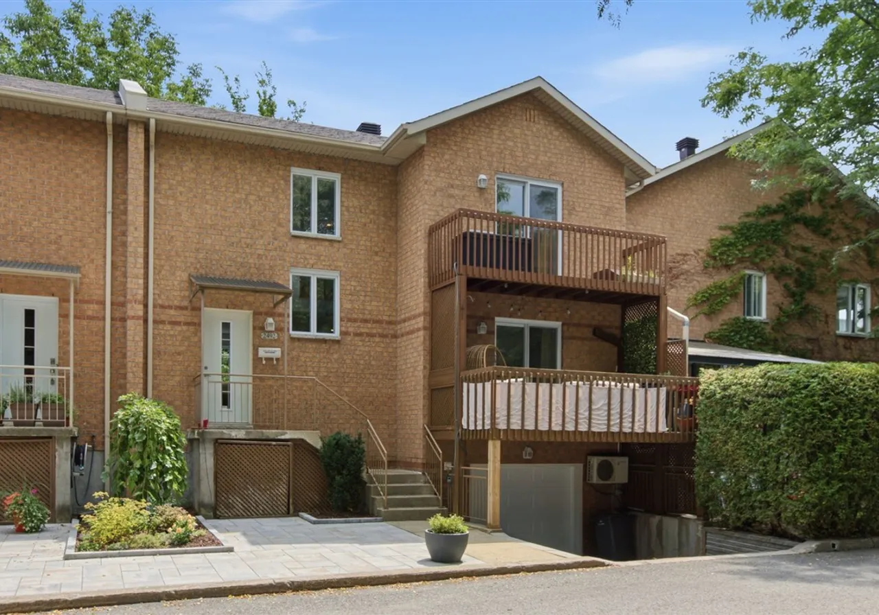 2492 Av. Bennett — photo 1