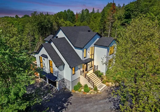 Two or more stories for sale - 42 Imp. des Roselins, Magog, J1X7V2