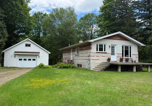 Bungalow à vendre - 145 Ch. de la Gare, Saint-Sauveur, J0R1K0