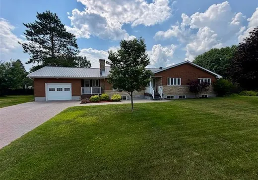 Bungalow for sale - 99 Av. de la Providence, Lachute, J8H3L2