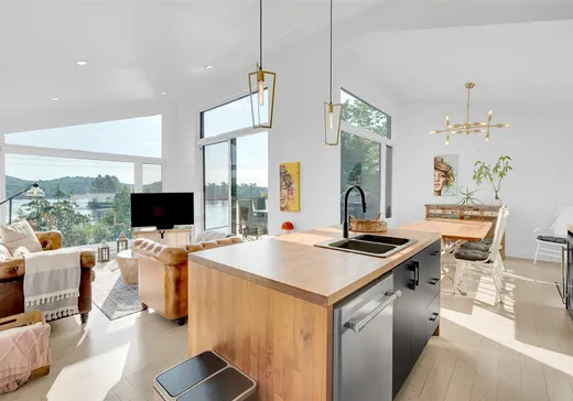 Maison à vendre - 201 217e Avenue, St-Hippolyte, J8A 1W7
