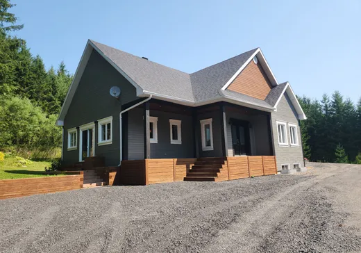 Maison à étages à vendre - 102 Route 132 O., Matane, G0J3K0