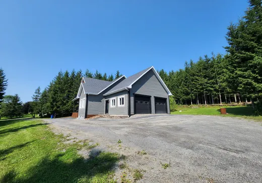 Maison à vendre - 102 Route 132 O., Matane, G0J 3K0
