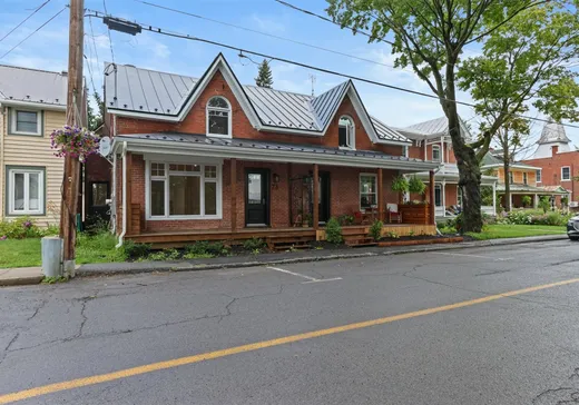 Two or more stories for sale - 73 Rue Lambton, Ormstown, J0S1K0