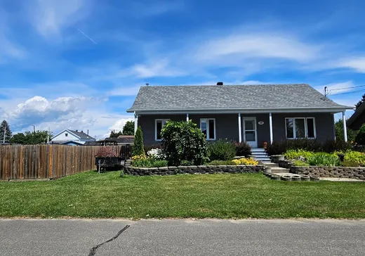 Two or more stories for sale - 40 Rue Bourassa, Pointe-Du-Lac, G9B1C1