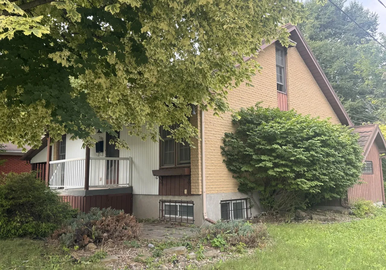 780 Rue Green — photo 2