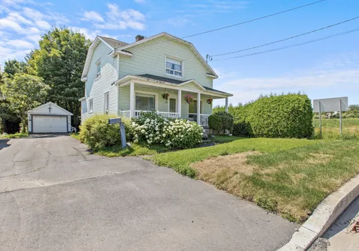 Maison à étages à vendre - 530 Av. Principale, Saint-Elzéar, G0S2J2