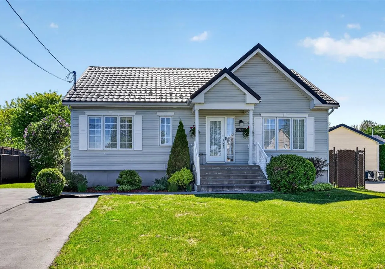 207 Place Roy — photo 1