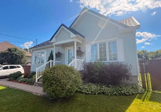 House for sale - 207 Place Roy, Saint-Zotique, J0P 1Z0