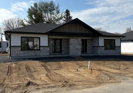 House for sale - 102 Rue Champlain, St-Lambert-De-Lauzon, G0S 2W0