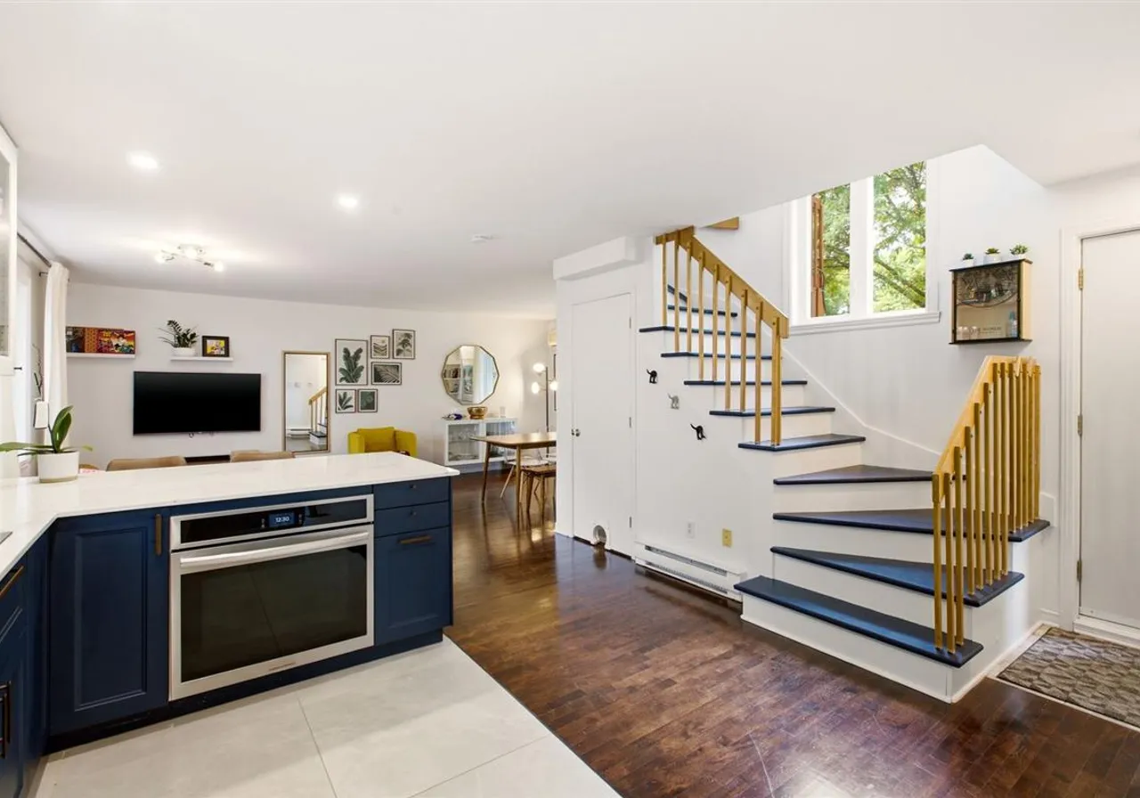 2492Z Av. Bennett — photo 3