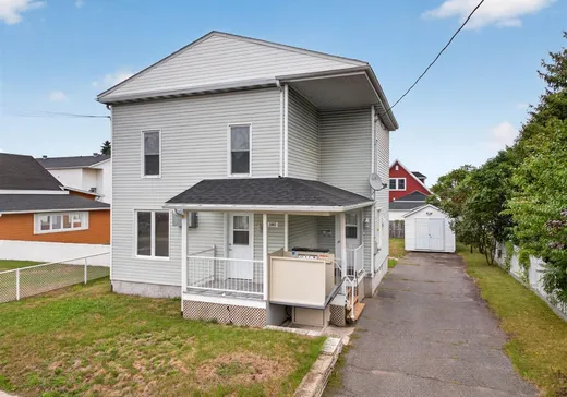 Two or more stories for sale - 1083 Rue St-Adélard, Drummondville, J2B2G3