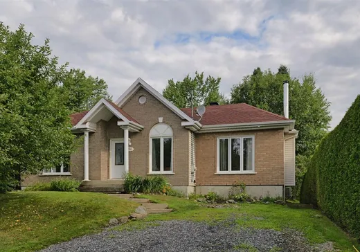 Bungalow à vendre - 351 Rue St-Jacques E., Magog, J1X6C8