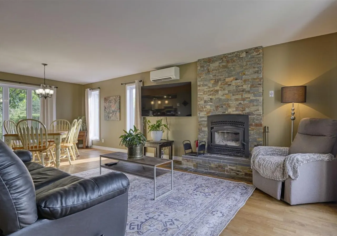 351 Rue St-Jacques E. — photo 3