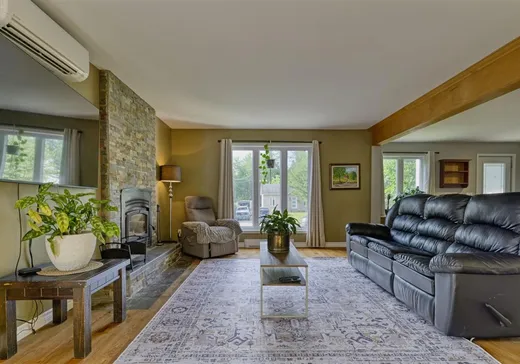 Maison à vendre - 351 Rue St-Jacques E., Magog, J1X 6C8