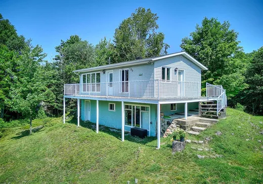 House for sale - 89 Rue des Horizons, Mont-Blanc, J0T 2G0