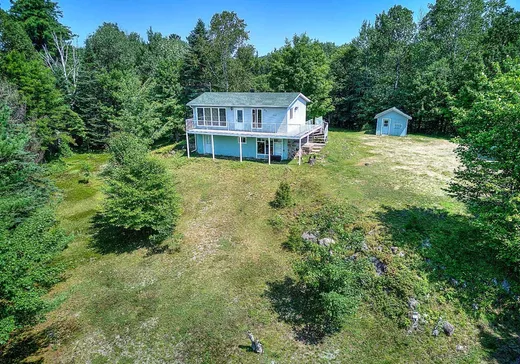 House for sale - 89 Rue des Horizons, Mont-Blanc, J0T 2G0
